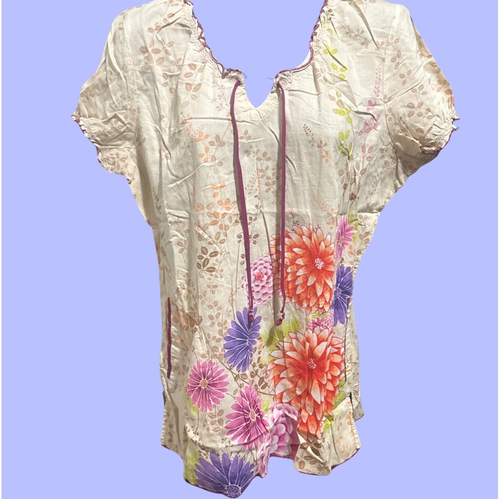 Great, airy scrub top perfect for spring and summer days.